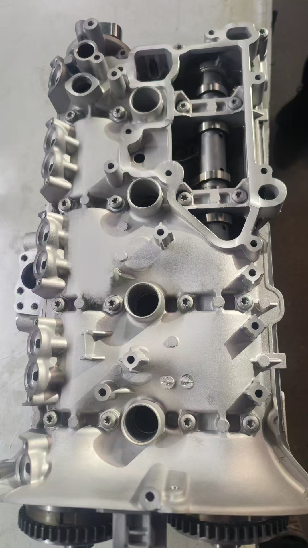 Cylinder head assembly for Audi A4 A5 Q5 2.0 TFSI 06K103063J
