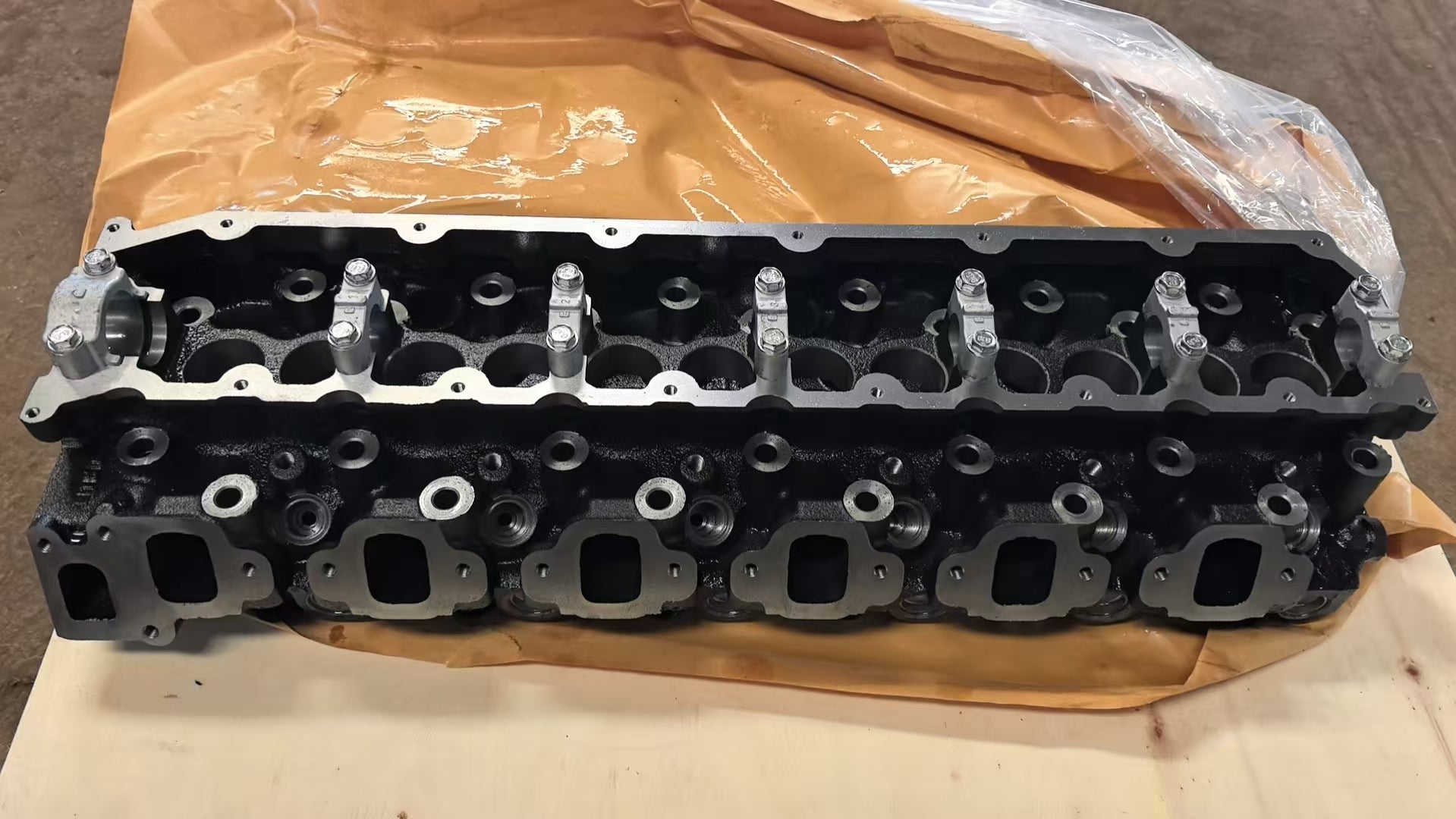 Cylinder Head (bare) for Toyota 1HZ For Toyota 1HZ Diesel Engine
