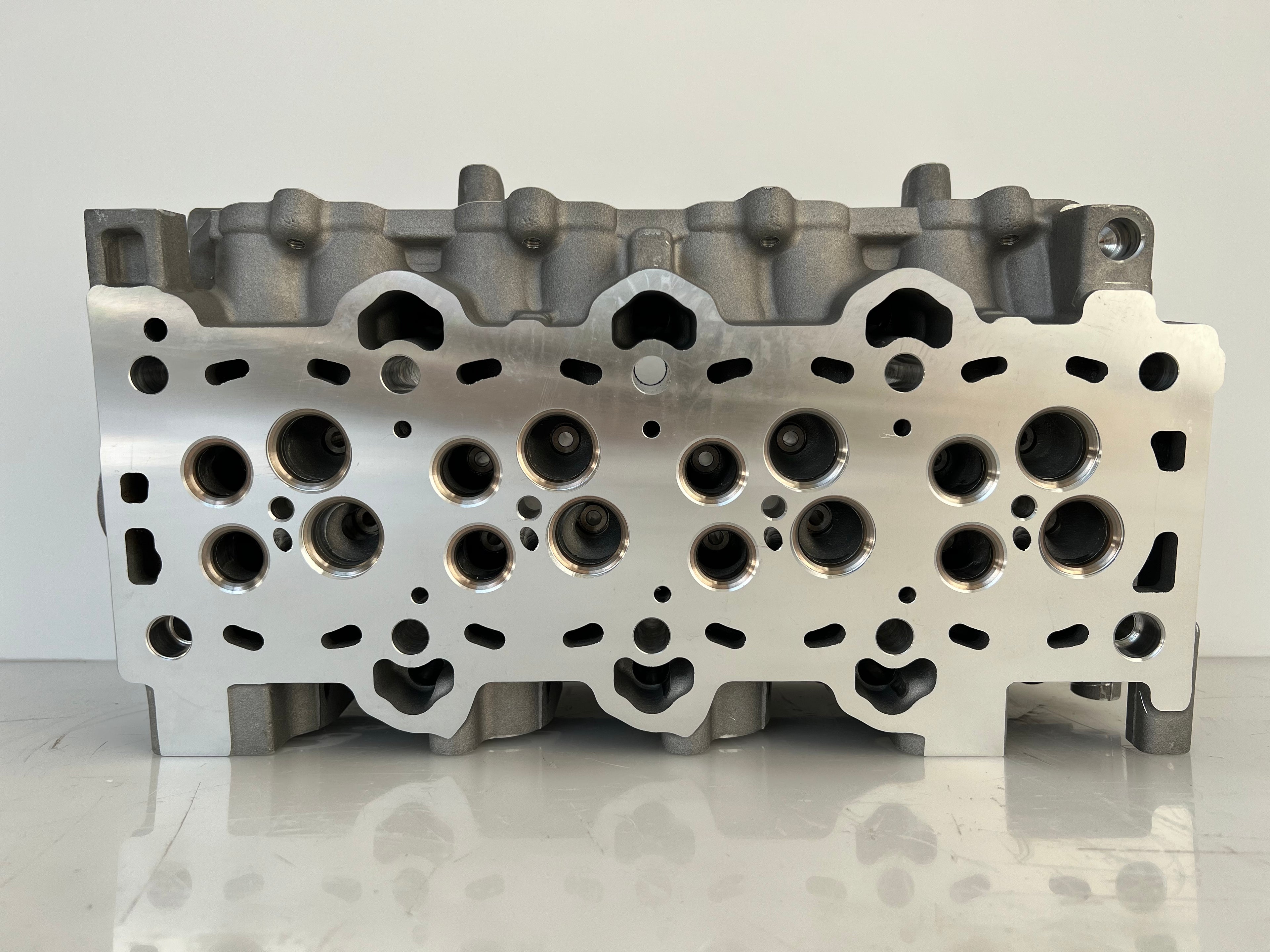 D4FA Cylinder Head for HYUNDAI  Accent Elatntra Getz Matrix New Matrix 1.5CRDI 16V Diesel OE 22100-2A000 22100-2A001 22100-2A050