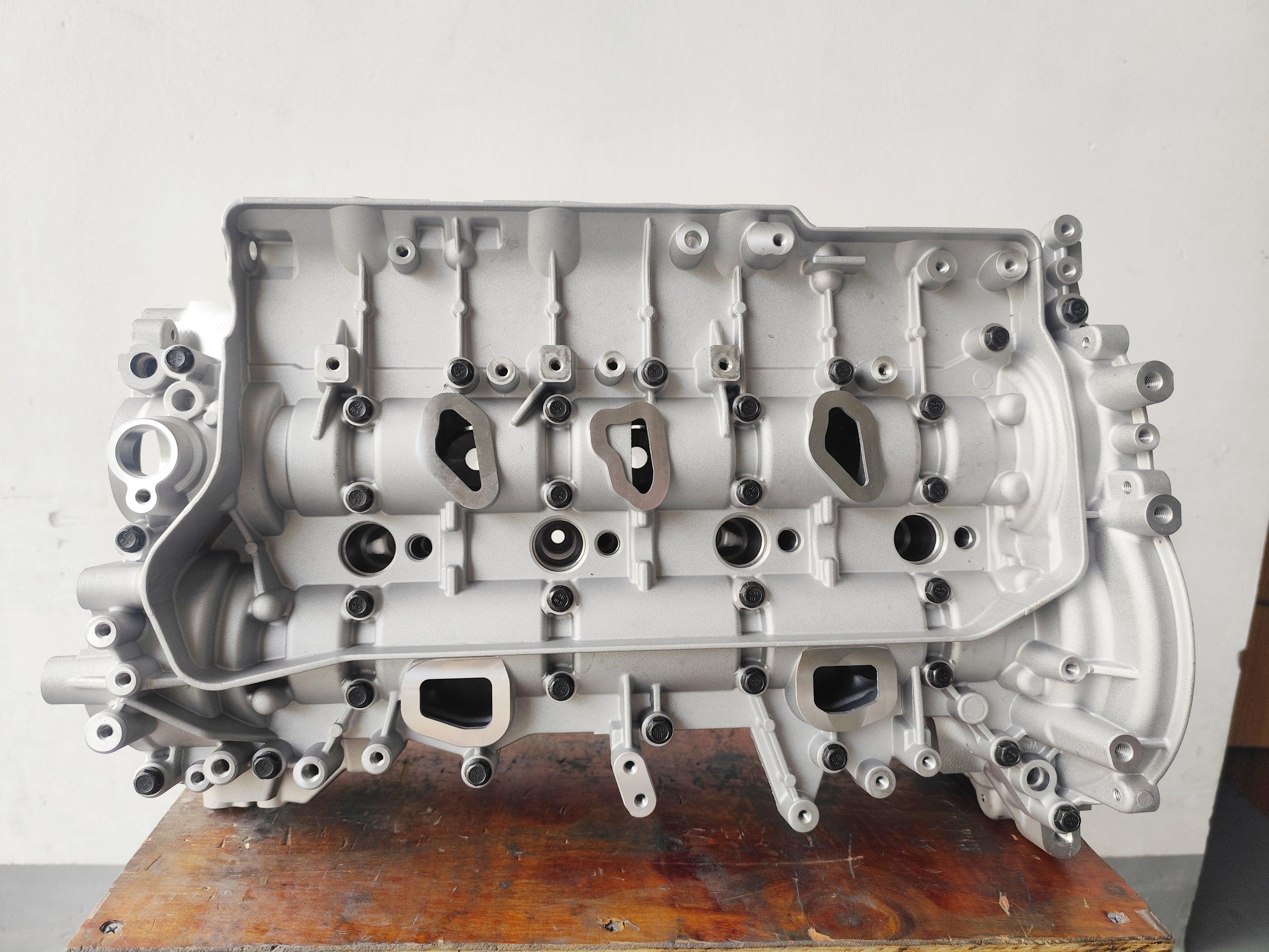 M9t M9r Cylinder Head for Renault/for Opel/for Nissan/for Vauxhall 2.0 2.3 Dci 908526 7701479110 110417248r 7711497513 4420422