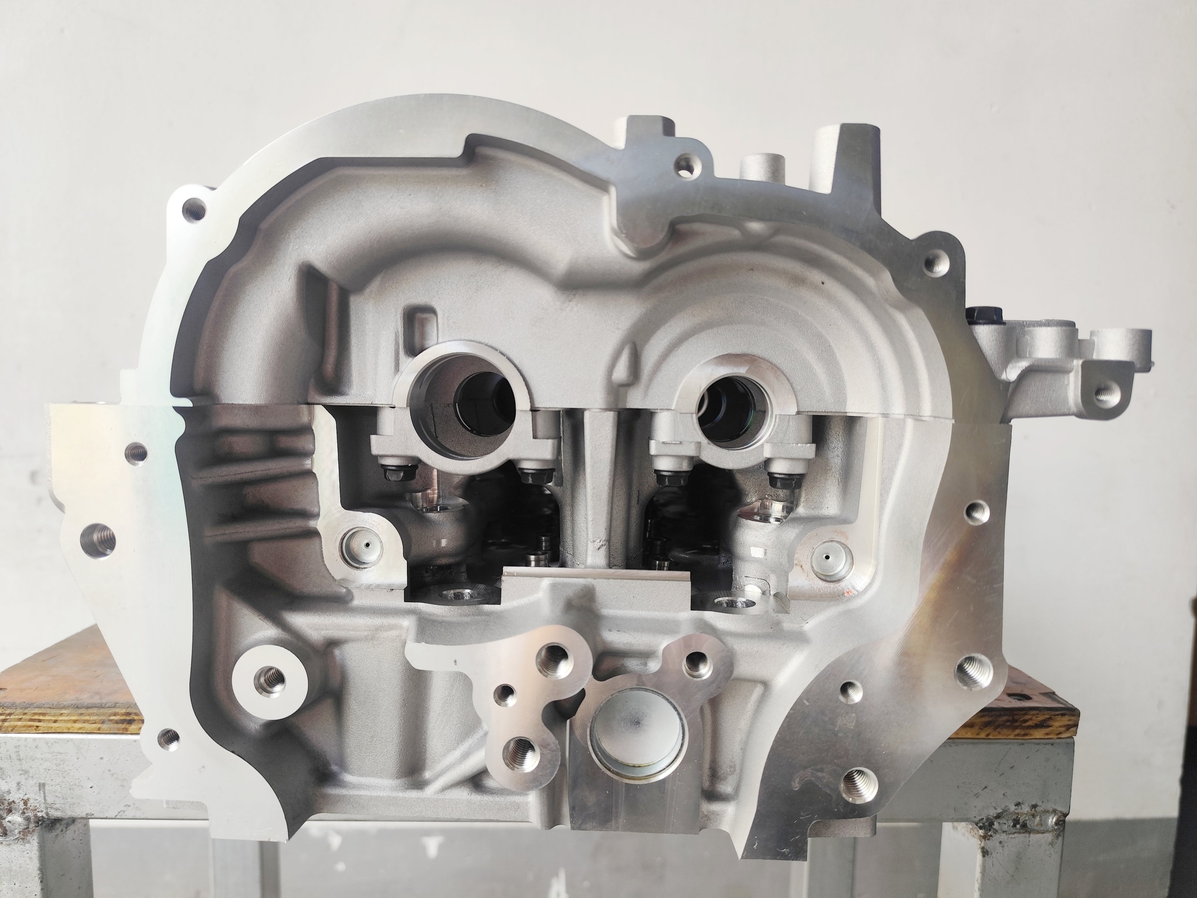 M9t M9r Cylinder Head for Renault/for Opel/for Nissan/for Vauxhall 2.0 2.3 Dci 908526 7701479110 110417248r 7711497513 4420422