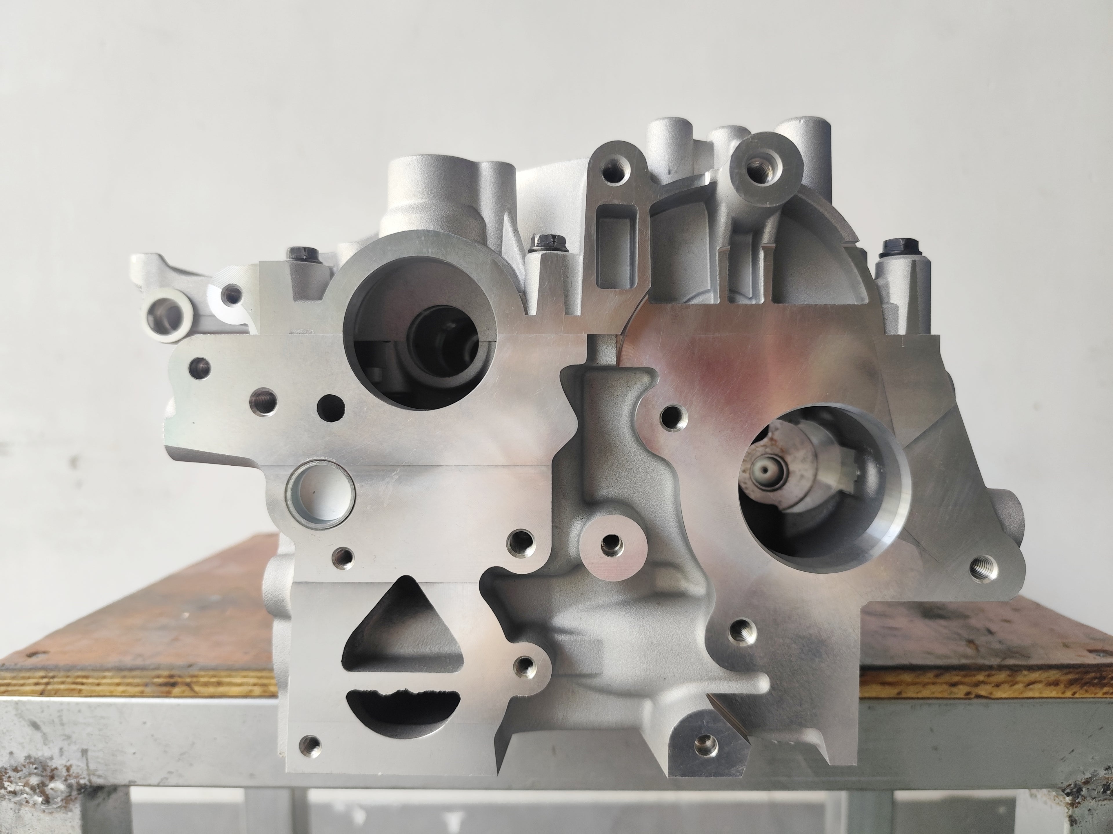 M9t M9r Cylinder Head for Renault/for Opel/for Nissan/for Vauxhall 2.0 2.3 Dci 908526 7701479110 110417248r 7711497513 4420422