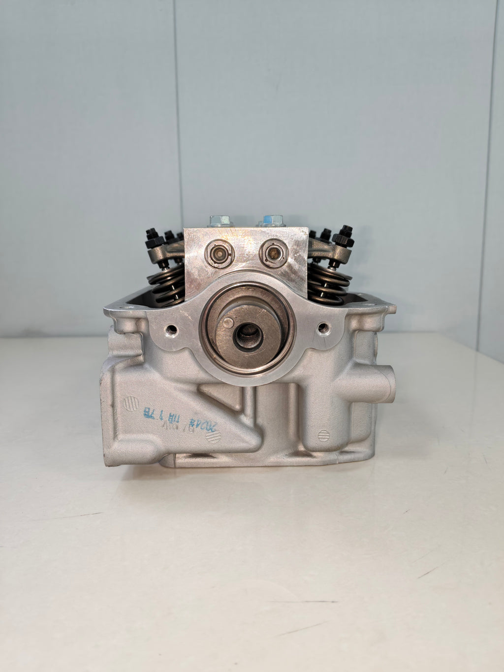 New Complete Assembled SOHC F8CV Cylinder Head for CHEVROLET Matiz 0.8L Spark 0.8L Cylinder 8V 96642708 96316210 96642705